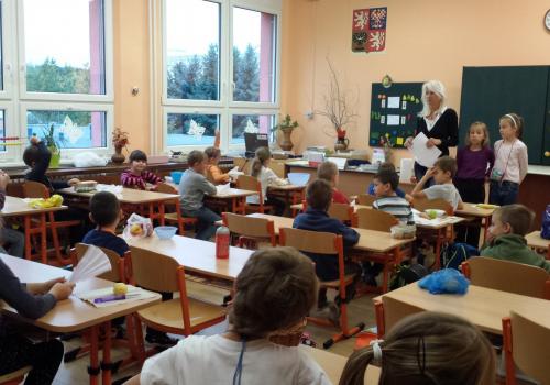 Cesta Zdravíkovem - třída 1.A -  Projektový den 14.10.2016